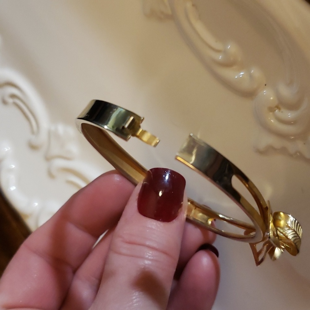 Victorian Revival Gold Plated Hinged Bracelet with Bow and Cultured Pearl - Picture 5 of 7
